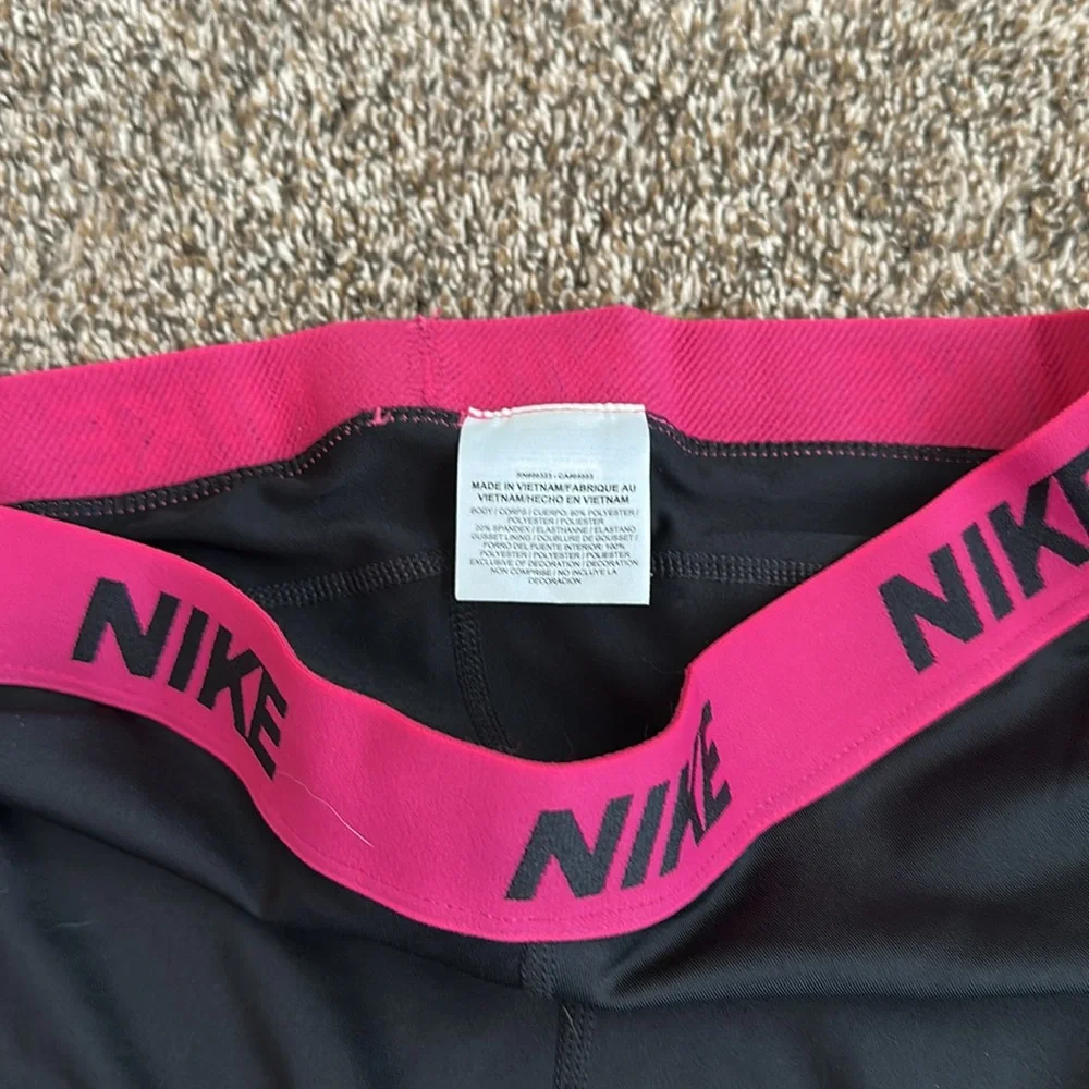 Women’s Nike Capris - Picture 3 of 4